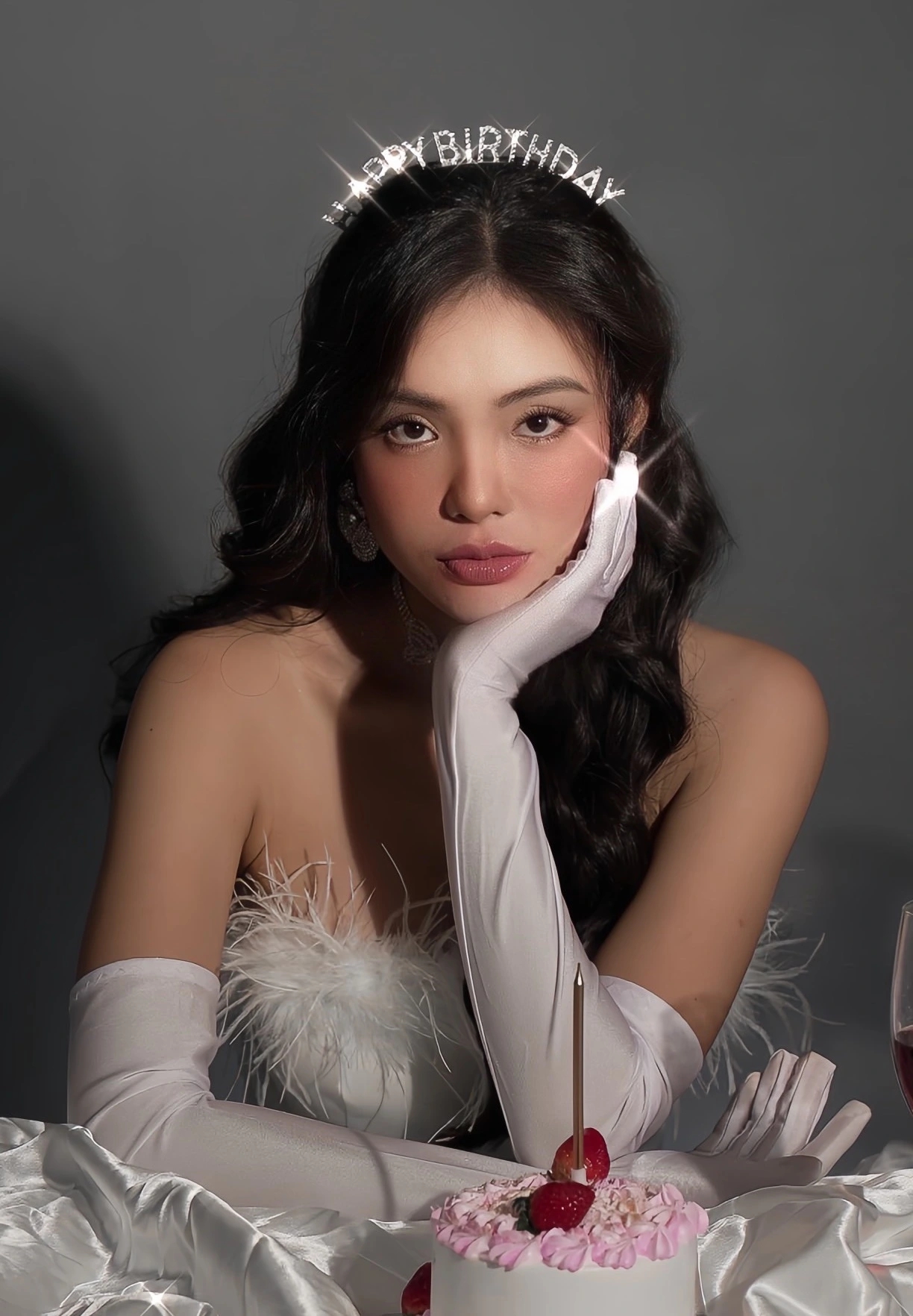 Mỹ nhân Việt đổi đời chỉ nhờ 1 cái bĩu môi: Xuất thân dòng dõi hoàng tộc, visual đúng chuẩn sang xịn mịn- Ảnh 5. Mỹ nhân Việt đổi đời chỉ nhờ 1 cái bĩu môi: Xuất thân dòng dõi hoàng tộc, visual đúng chuẩn sang xịn mịn- Ảnh 5.