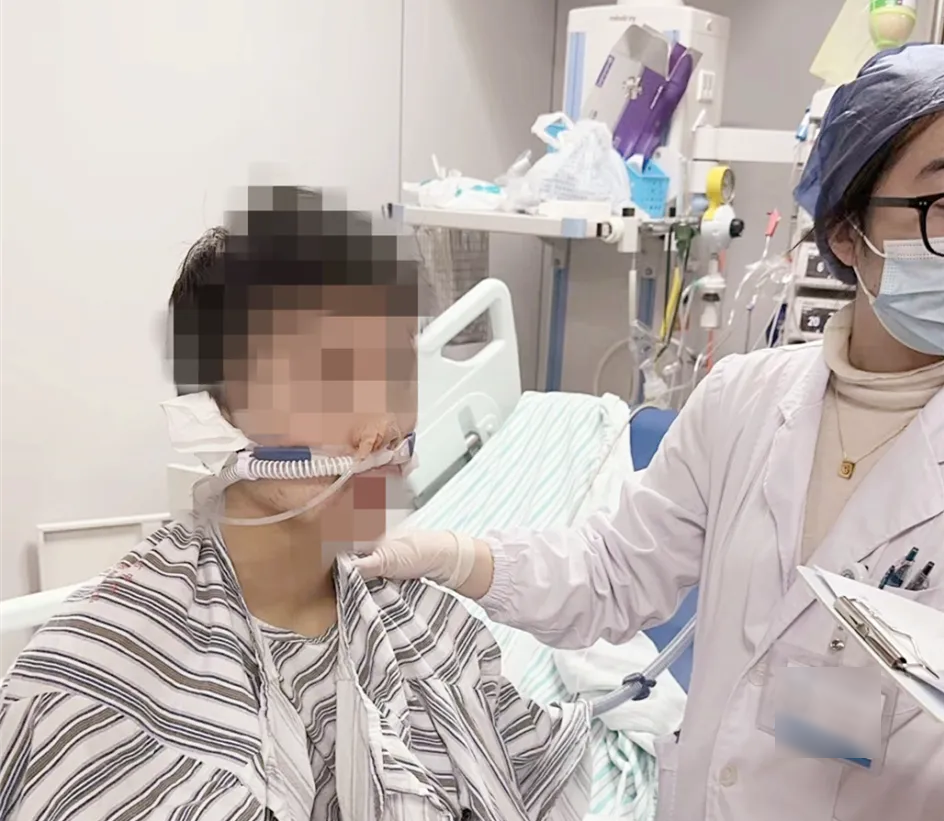 Bé trai 12 tuổi "phổi trắng xóa" chỉ sau 1 ngày mắc cúm: Cách phát hiện sớm cúm nặng ở trẻ- Ảnh 2.