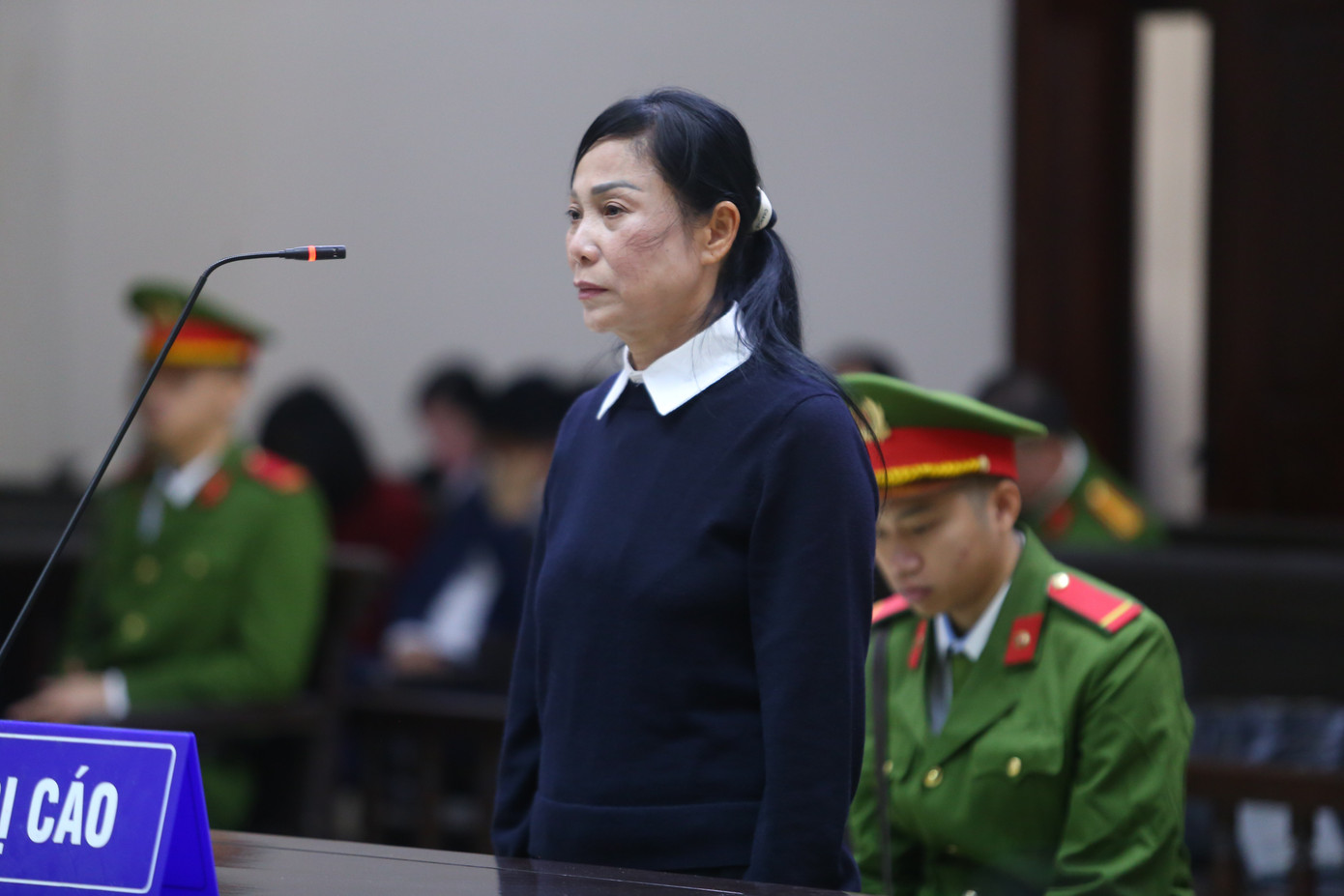 Cựu Bí thư Tỉnh ủy nghẹn ngào kể gia cảnh, Cựu chủ tịch tỉnh Vĩnh Phúc xin nộp thêm 200 triệu đồng- Ảnh 1. Cựu Bí thư Tỉnh ủy nghẹn ngào kể gia cảnh, Cựu chủ tịch tỉnh Vĩnh Phúc xin nộp thêm 200 triệu đồng- Ảnh 1.