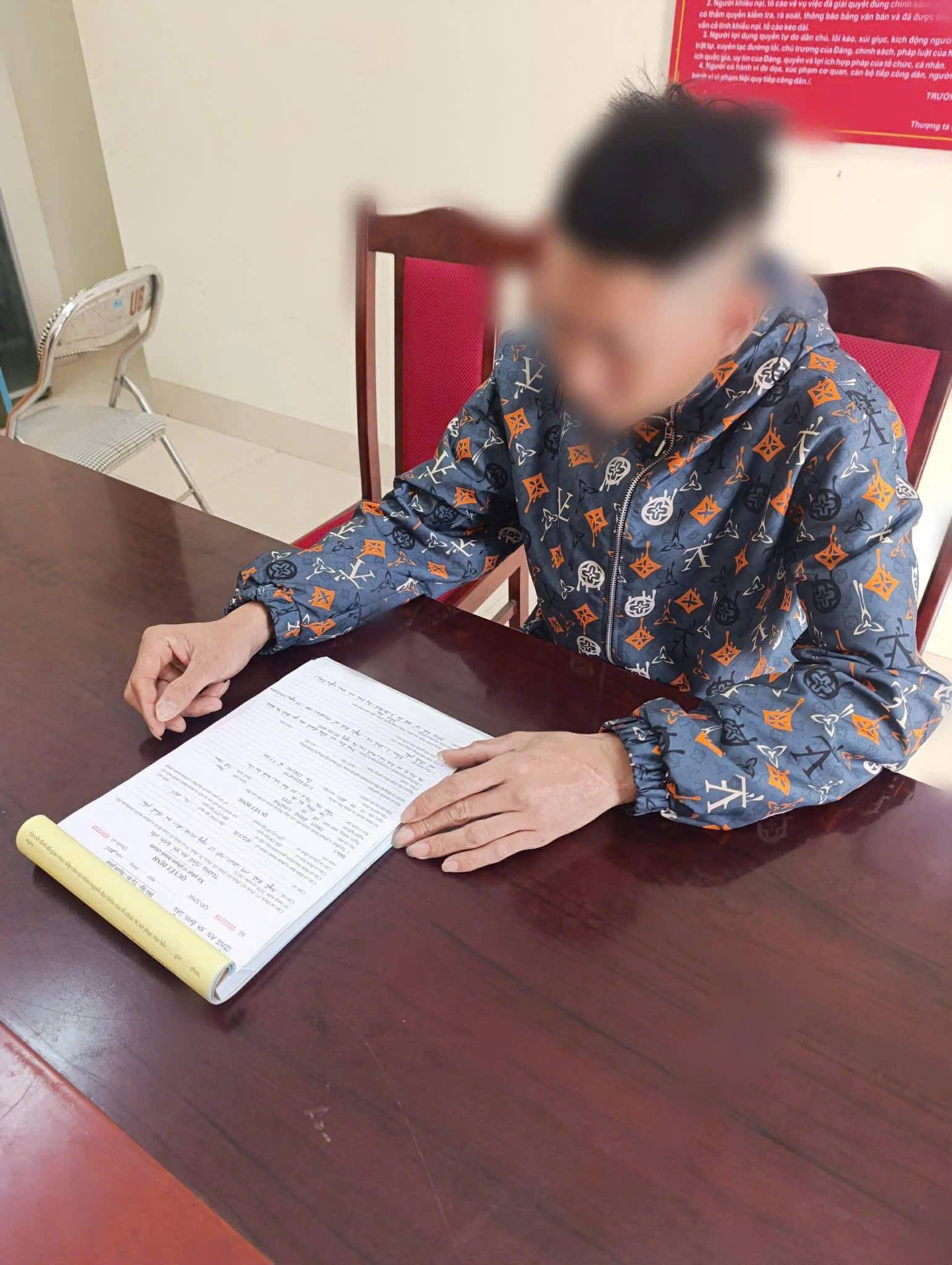 Tát vợ sưng mặt vì không nghe điện thoại, người đàn ông bị phạt 7,5 triệu- Ảnh 1. Tát vợ sưng mặt vì không nghe điện thoại, người đàn ông bị phạt 7,5 triệu- Ảnh 1.