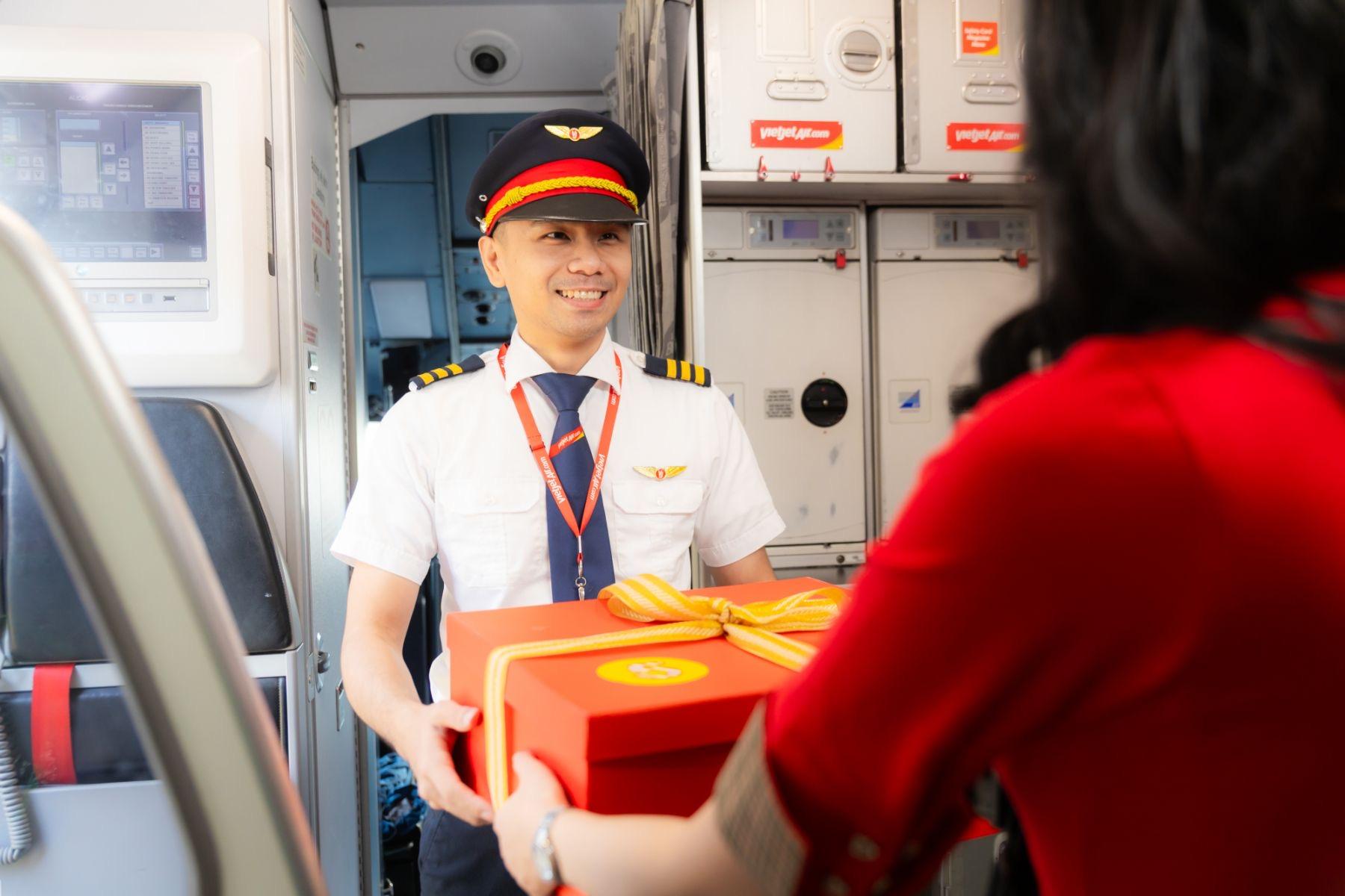 Ngập tràn quà tặng trên những chuyến bay Vietjet mùa lễ hội Giáng sinh 2025- Ảnh 2. Ngập tràn quà tặng trên những chuyến bay Vietjet mùa lễ hội Giáng sinh 2025- Ảnh 2.