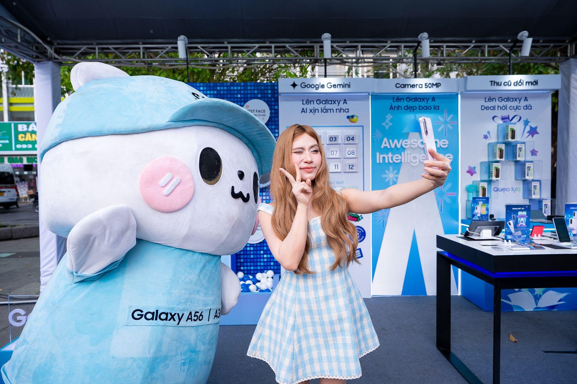 Awesome Immersive Tour mang l&ocirc; t&ocirc;, xin xăm đến phố đi bộ Nguyễn Huệ - thu h&uacute;t loạt TikToker v&agrave; sao đ&igrave;nh đ&aacute;m- Ảnh 7.