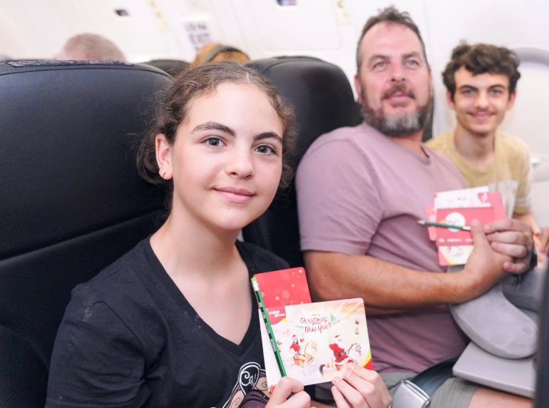 Ngập tràn quà tặng trên những chuyến bay Vietjet mùa lễ hội Giáng sinh 2025- Ảnh 6. Ngập tràn quà tặng trên những chuyến bay Vietjet mùa lễ hội Giáng sinh 2025- Ảnh 6.