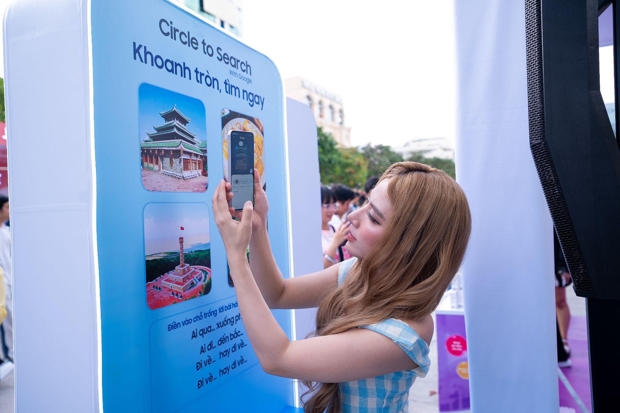 Awesome Immersive Tour mang l&ocirc; t&ocirc;, xin xăm đến phố đi bộ Nguyễn Huệ - thu h&uacute;t loạt TikToker v&agrave; sao đ&igrave;nh đ&aacute;m- Ảnh 8.