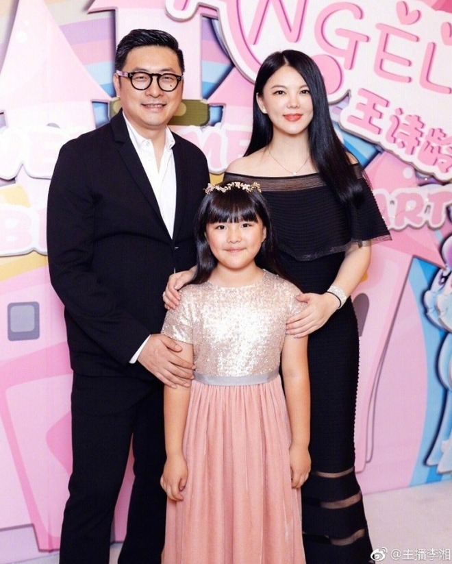 Sao nh&iacute; Bố ơi m&igrave;nh đi đ&acirc;u thế 16 tuổi đ&atilde; c&oacute; Rolls-Royce ri&ecirc;ng, vi vu bằng Maybach 56 tỷ- Ảnh 2.