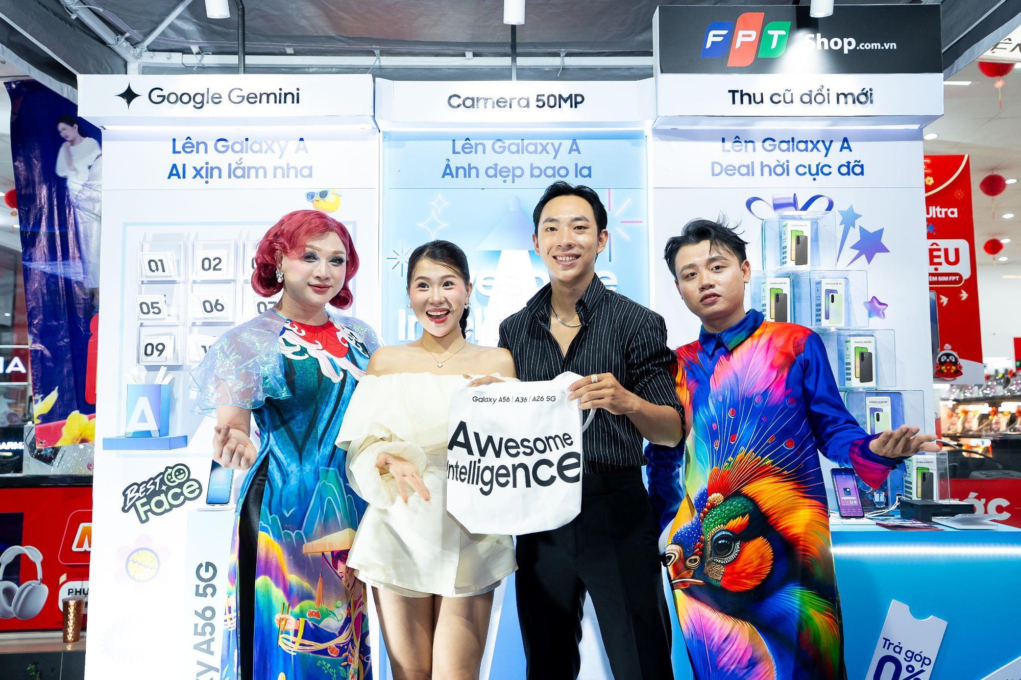 Awesome Immersive Tour mang l&ocirc; t&ocirc;, xin xăm đến phố đi bộ Nguyễn Huệ - thu h&uacute;t loạt TikToker v&agrave; sao đ&igrave;nh đ&aacute;m- Ảnh 12.