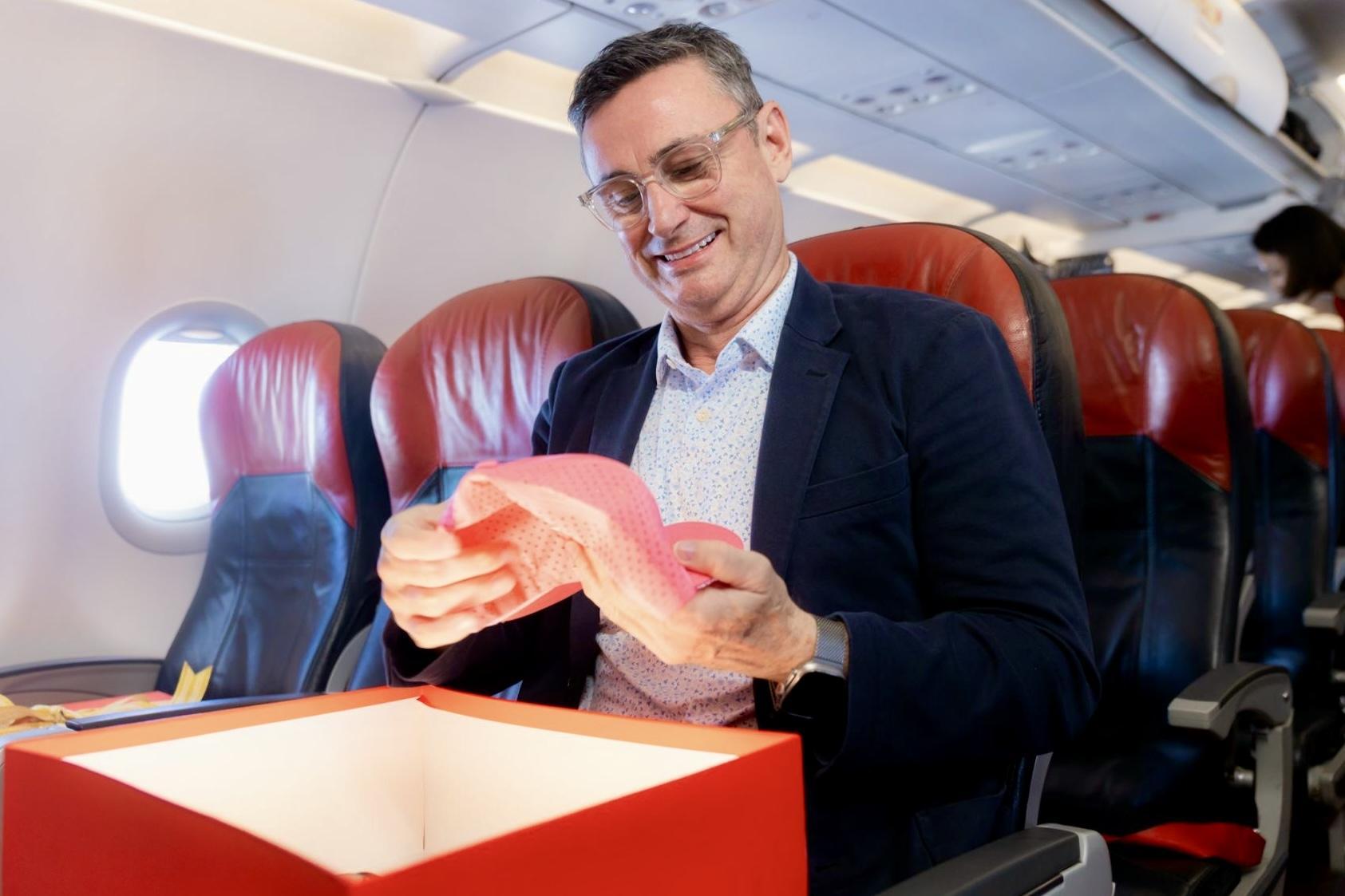 Ngập tràn quà tặng trên những chuyến bay Vietjet mùa lễ hội Giáng sinh 2025- Ảnh 10. Ngập tràn quà tặng trên những chuyến bay Vietjet mùa lễ hội Giáng sinh 2025- Ảnh 10.