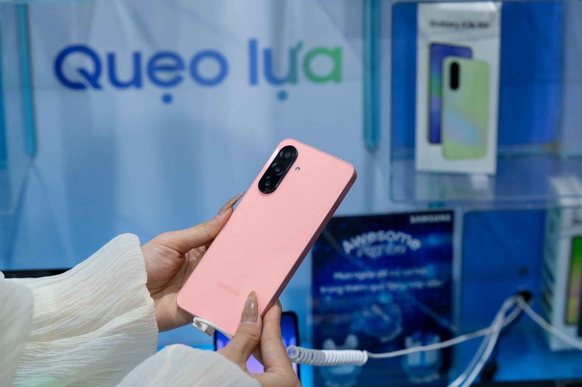 Awesome Immersive Tour mang l&ocirc; t&ocirc;, xin xăm đến phố đi bộ Nguyễn Huệ - thu h&uacute;t loạt TikToker v&agrave; sao đ&igrave;nh đ&aacute;m- Ảnh 13.