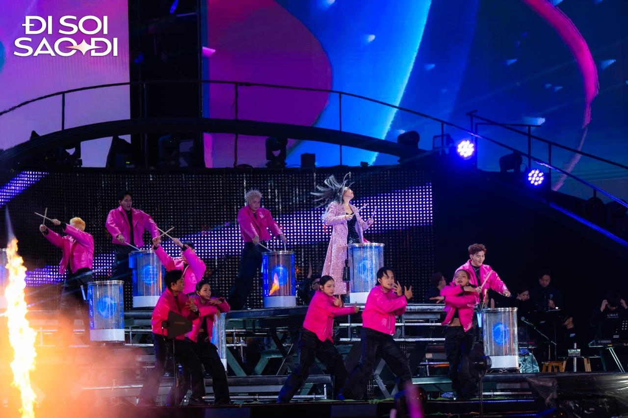 See The Light Concert: 4 tiếng thăng hoa của Mỹ Tâm tại Mỹ Đình, mãn nhãn nhưng chưa đủ thỏa mãn- Ảnh 3. See The Light Concert: 4 tiếng thăng hoa của Mỹ Tâm tại Mỹ Đình, mãn nhãn nhưng chưa đủ thỏa mãn- Ảnh 3.