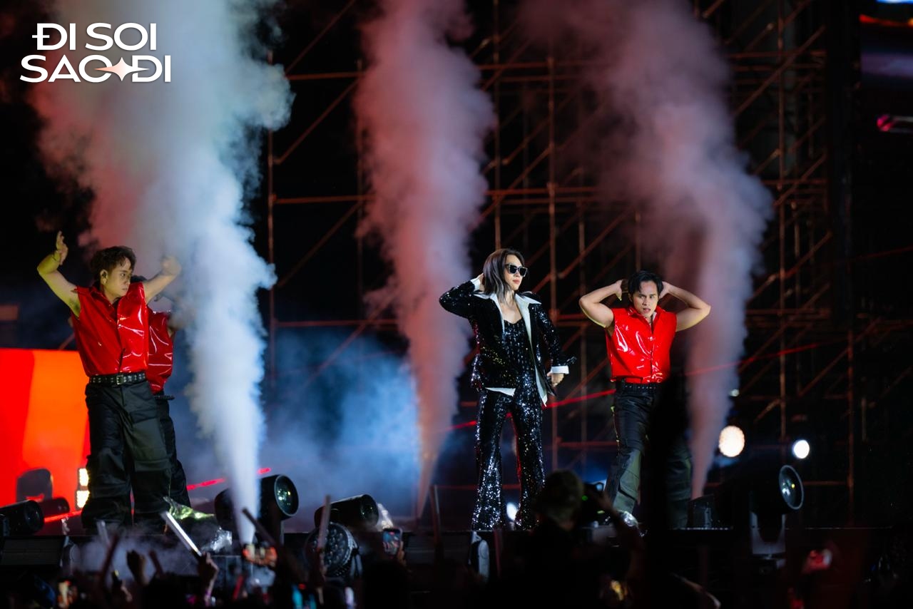 See The Light Concert: 4 tiếng thăng hoa của Mỹ Tâm tại Mỹ Đình, mãn nhãn nhưng chưa đủ thỏa mãn- Ảnh 4. See The Light Concert: 4 tiếng thăng hoa của Mỹ Tâm tại Mỹ Đình, mãn nhãn nhưng chưa đủ thỏa mãn- Ảnh 4.