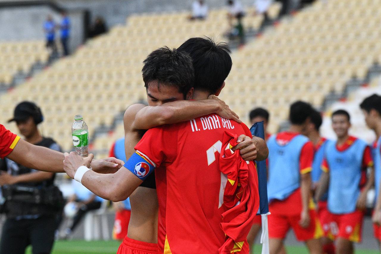 3 phút ghi 2 bàn để vào chung kết SEA Games, U22 Việt Nam khiến trăm triệu người hâm mộ bùng nổ cảm xúc- Ảnh 6. 3 phút ghi 2 bàn để vào chung kết SEA Games, U22 Việt Nam khiến trăm triệu người hâm mộ bùng nổ cảm xúc- Ảnh 6.