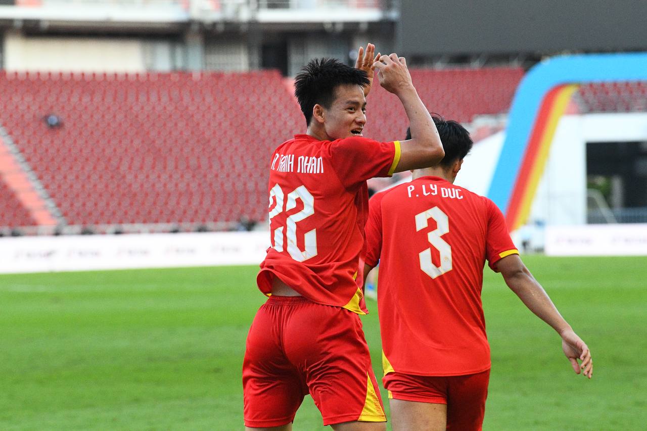 3 phút ghi 2 bàn để vào chung kết SEA Games, U22 Việt Nam khiến trăm triệu người hâm mộ bùng nổ cảm xúc- Ảnh 8. 3 phút ghi 2 bàn để vào chung kết SEA Games, U22 Việt Nam khiến trăm triệu người hâm mộ bùng nổ cảm xúc- Ảnh 8.