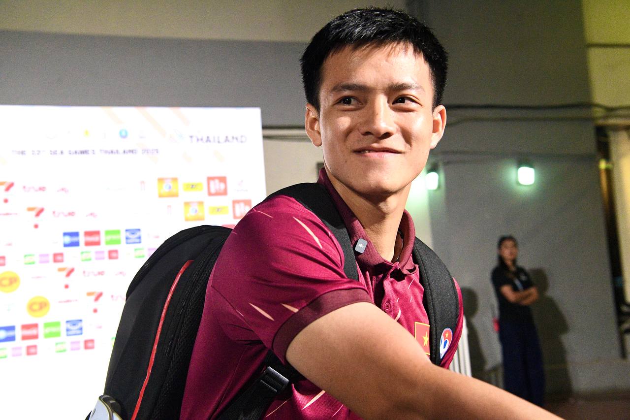 Nam thần 2k3 ăn mừng như Ronaldo, nói 1 câu cực ý nghĩa khi ghi bàn giúp U22 Việt Nam vào chung kết SEA Games- Ảnh 1. Nam thần 2k3 ăn mừng như Ronaldo, nói 1 câu cực ý nghĩa khi ghi bàn giúp U22 Việt Nam vào chung kết SEA Games- Ảnh 1.