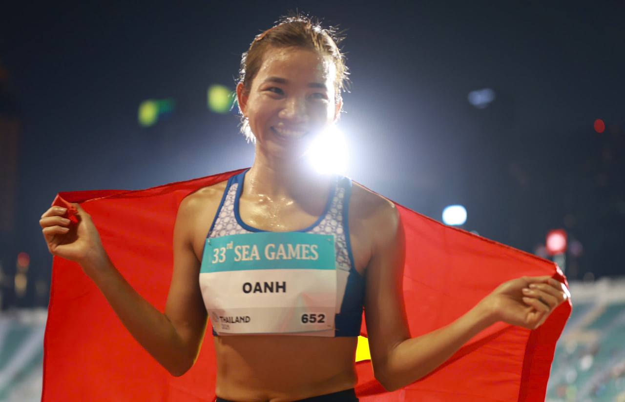 Nguyễn Thị Oanh xô đổ kỷ lục của Nguyễn Thị Huyền trở thành huyền thoại điền kinh Việt Nam giành nhiều HCV nhất SEA Games- Ảnh 6. Nguyễn Thị Oanh xô đổ kỷ lục của Nguyễn Thị Huyền trở thành huyền thoại điền kinh Việt Nam giành nhiều HCV nhất SEA Games- Ảnh 6.
