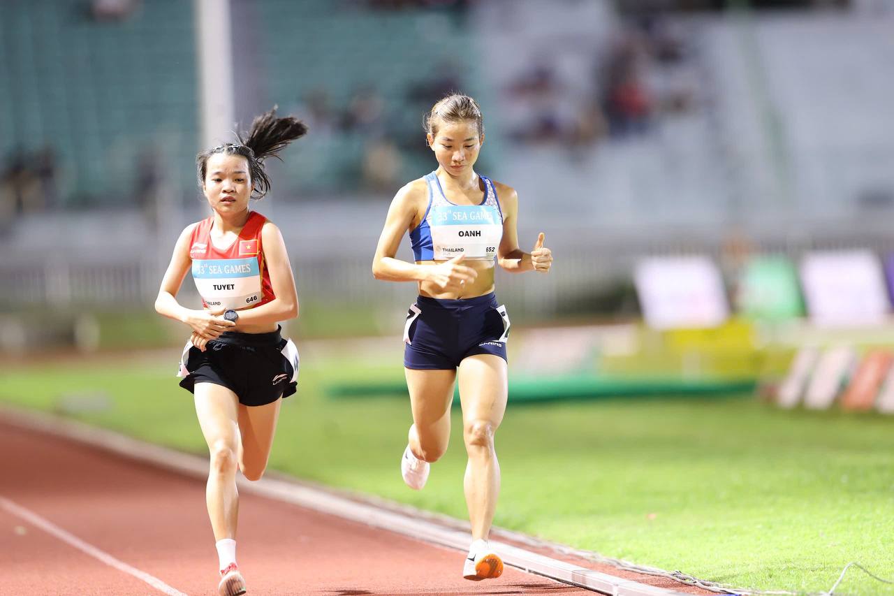 Nguyễn Thị Oanh xô đổ kỷ lục của Nguyễn Thị Huyền trở thành huyền thoại điền kinh Việt Nam giành nhiều HCV nhất SEA Games- Ảnh 2. Nguyễn Thị Oanh xô đổ kỷ lục của Nguyễn Thị Huyền trở thành huyền thoại điền kinh Việt Nam giành nhiều HCV nhất SEA Games- Ảnh 2.