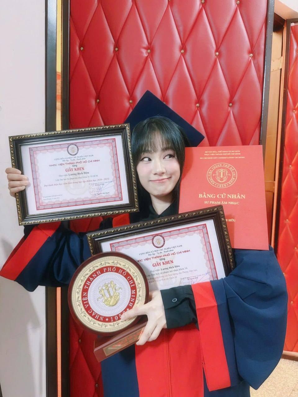 Nữ ca sĩ vừa tốt nghiệp Nhạc viện hạng giỏi: 41 tuổi trẻ xinh như đ&ocirc;i mươi, h&aacute;t b&agrave;i n&agrave;o hot b&agrave;i đ&oacute;- Ảnh 2.