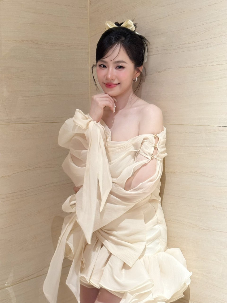 Nữ ca sĩ vừa tốt nghiệp Nhạc viện hạng giỏi: 41 tuổi trẻ xinh như đ&ocirc;i mươi, h&aacute;t b&agrave;i n&agrave;o hot b&agrave;i đ&oacute;- Ảnh 5.