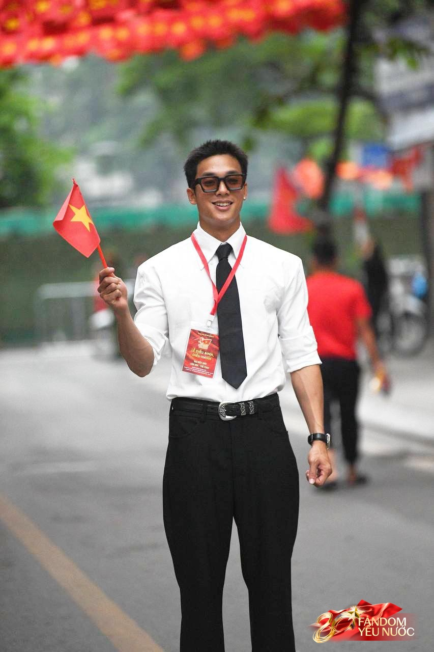 Nam thần thế hệ mới khiến HIEUTHUHAI và loạt mỹ nam không thể toả sáng- Ảnh 2. Nam thần thế hệ mới khiến HIEUTHUHAI và loạt mỹ nam không thể toả sáng- Ảnh 2.