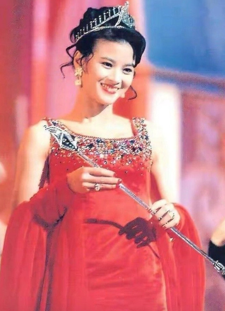 T&acirc;y Thi đẹp nhất m&agrave;n ảnh: Từng đăng quang hoa hậu, bi kịch lấy phải chồng vũ phu- Ảnh 1.