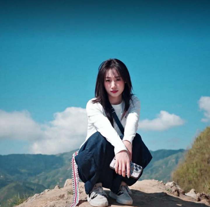 Ngắm nhan sắc hot girl xinh đẹp, giỏi võ vừa giành huy chương SEA Games 33- Ảnh 1.