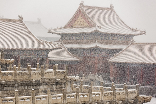 Cảnh tượng về đ&ecirc;m ở một trường đại học Bắc Kinh, nhiều người t&ograve; m&ograve; nhận x&eacute;t: "Họ cũng l&agrave;m như vậy ư?"- Ảnh 4.