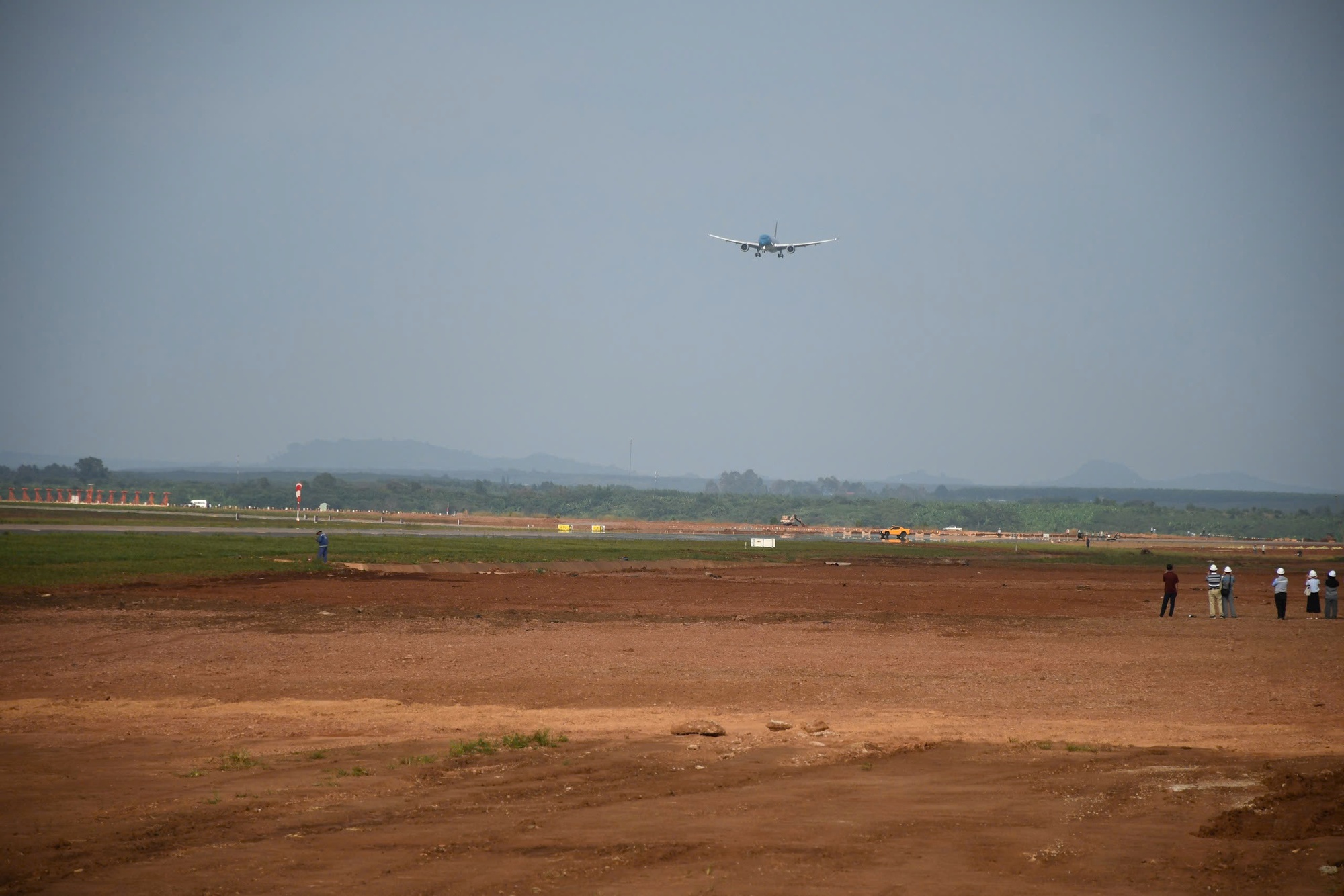 CLIP: Cận cảnh máy bay Boeing 787 vừa đáp xuống sân bay Long Thành- Ảnh 10. CLIP: Cận cảnh máy bay Boeing 787 vừa đáp xuống sân bay Long Thành- Ảnh 10.