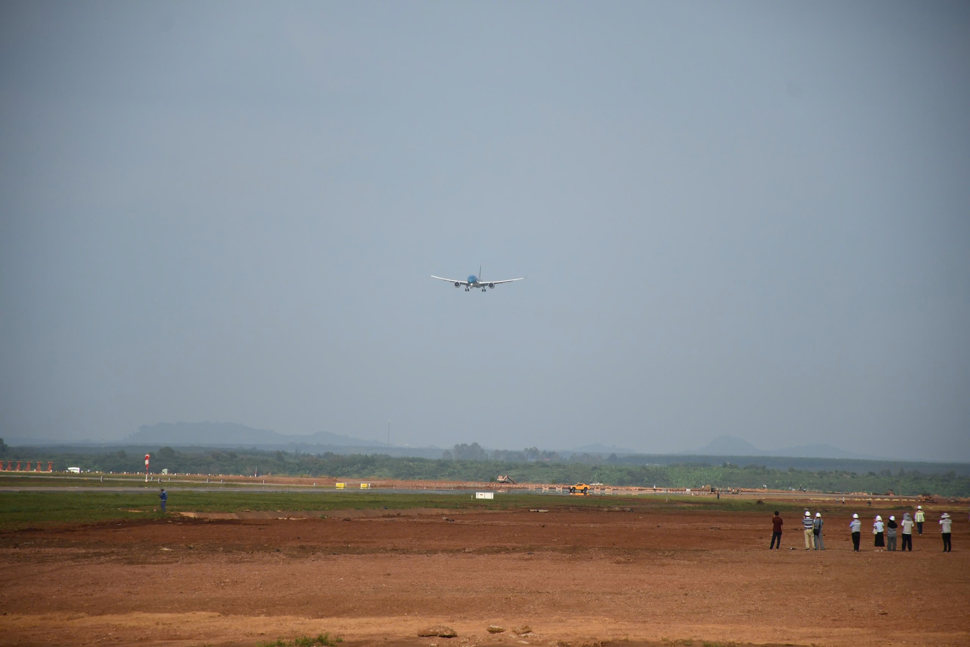 CLIP: Cận cảnh máy bay Boeing 787 vừa đáp xuống sân bay Long Thành- Ảnh 11. CLIP: Cận cảnh máy bay Boeing 787 vừa đáp xuống sân bay Long Thành- Ảnh 11.