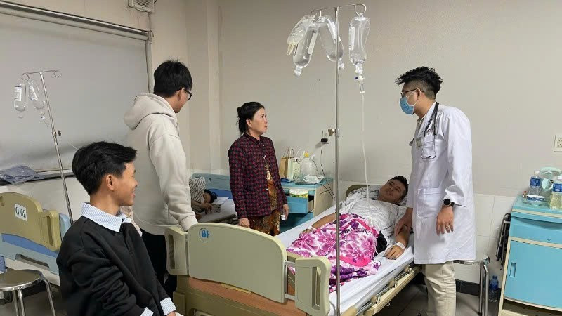 Thông tin mới vụ nhiều người nhập viện sau khi ăn bánh mì tại một cơ sở ở Lâm Đồng- Ảnh 1.