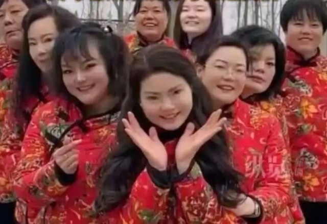 Cặp vợ chồng trong 20 năm sinh 9 người con đều chỉ đặt chung 1 cái tên chỉ để mong cầu điều này- Ảnh 1.