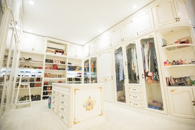 Nữ nghệ sĩ Việt là Nữ nghệ sĩ Việt là