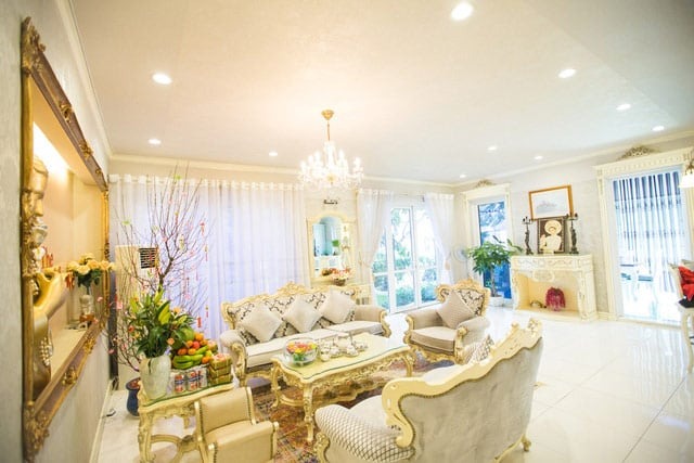 Nữ nghệ sĩ Việt là Nữ nghệ sĩ Việt là