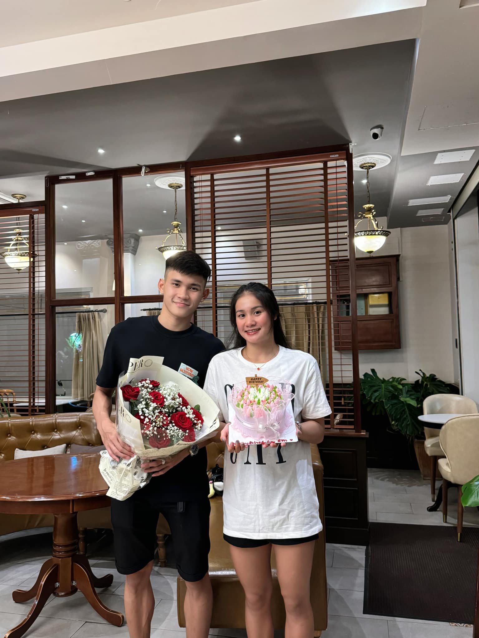 Bức ảnh gây sốt của cặp đôi hot nhất SEA Games 33: Trai tài gái giỏi, đẹp đôi còn Bức ảnh gây sốt của cặp đôi hot nhất SEA Games 33: Trai tài gái giỏi, đẹp đôi còn