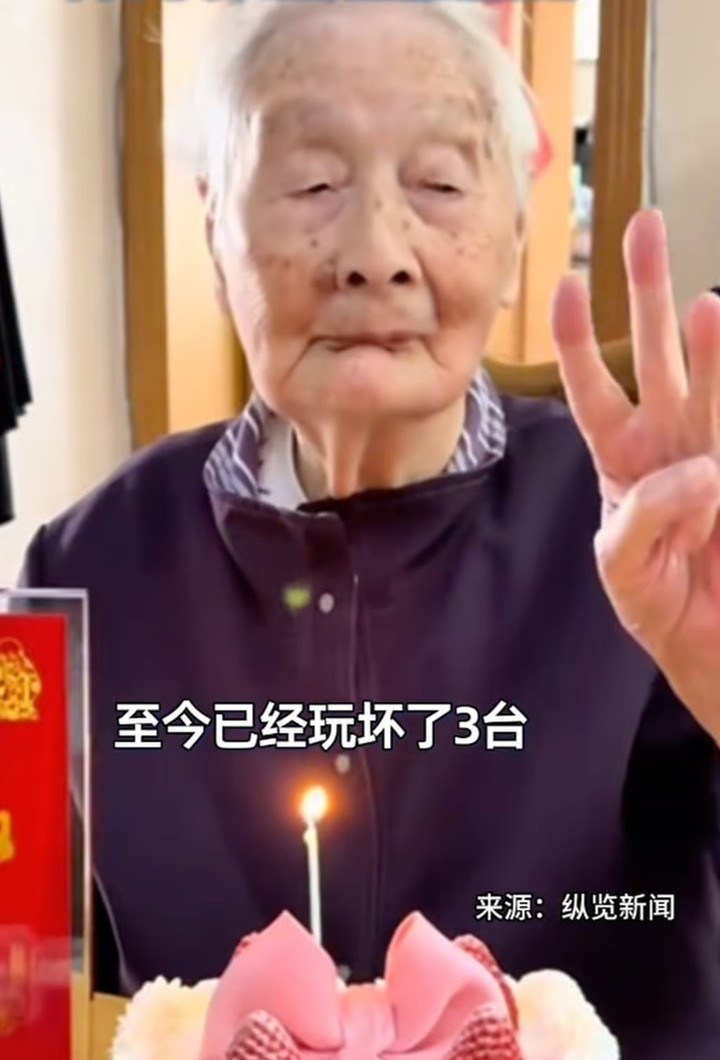 B&iacute; quyết sống thọ của cụ b&agrave; 100 tuổi vẫn đam m&ecirc; ăn uống, th&iacute;ch tr&agrave; sữa, kem- Ảnh 3.