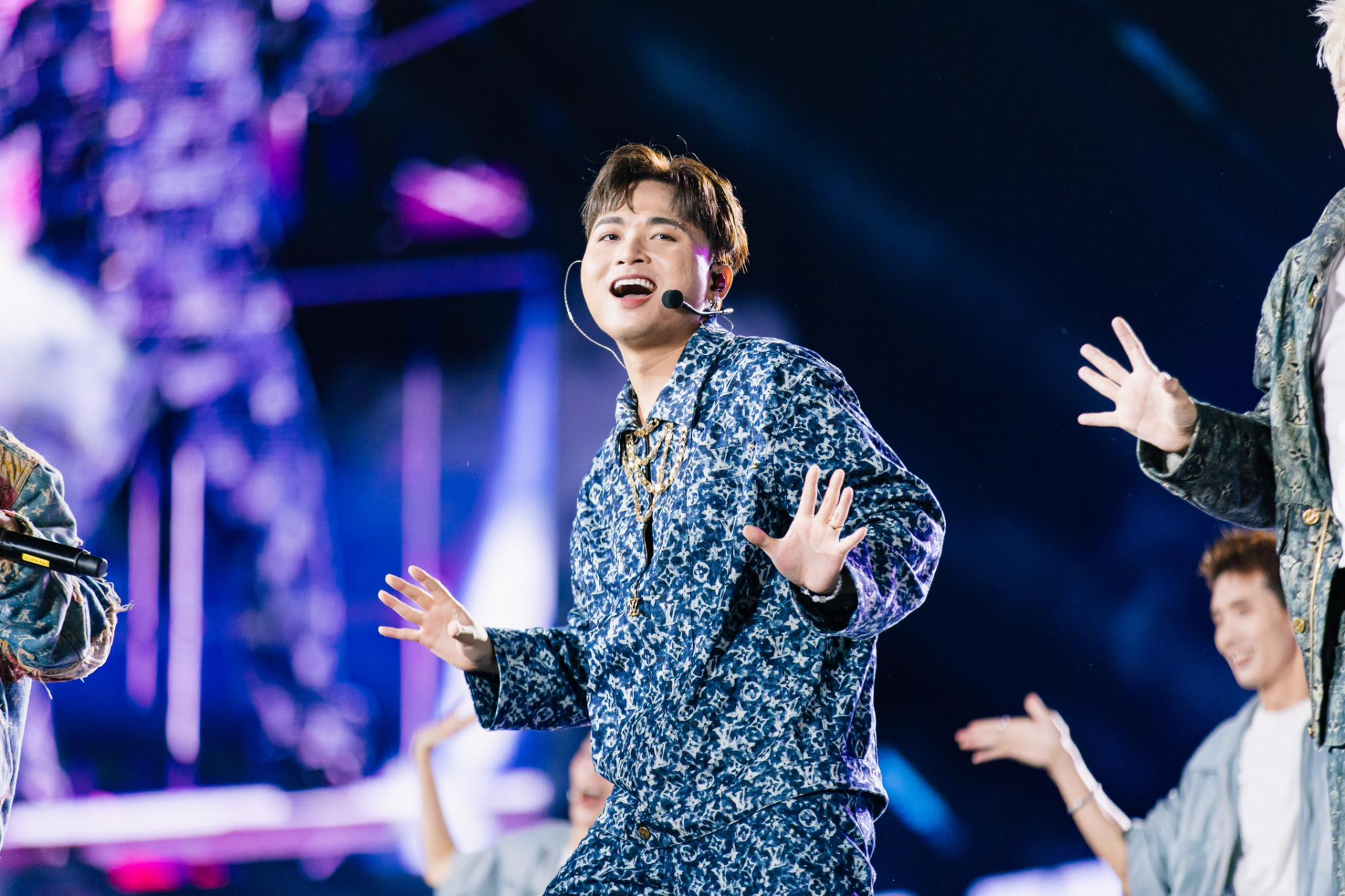 Ca sĩ sở hữu hit trăm triệu view, cả nước thuộc nhạc phải l&agrave;m shipper để trả tiền nh&agrave;- Ảnh 4.