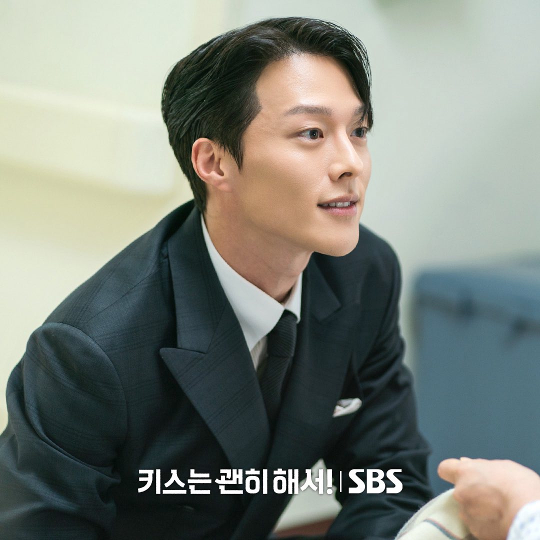 Kiếp trước cứu thế giới mới yêu được tổng tài đẹp phát điên thế này: 10 điểm kinh tế, 100 điểm tinh tế, 1000 điểm visual- Ảnh 5. Kiếp trước cứu thế giới mới yêu được tổng tài đẹp phát điên thế này: 10 điểm kinh tế, 100 điểm tinh tế, 1000 điểm visual- Ảnh 5.