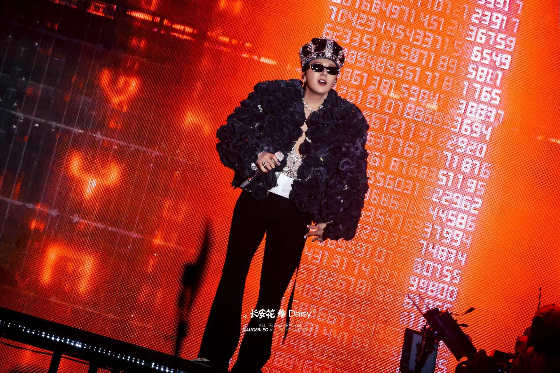 Gần 50 triệu lượt xem G-DRAGON bị "n&eacute;m đ&aacute;", cả c&otilde;i mạng c&atilde;i nhau "ỏm tỏi" - Ảnh 4.