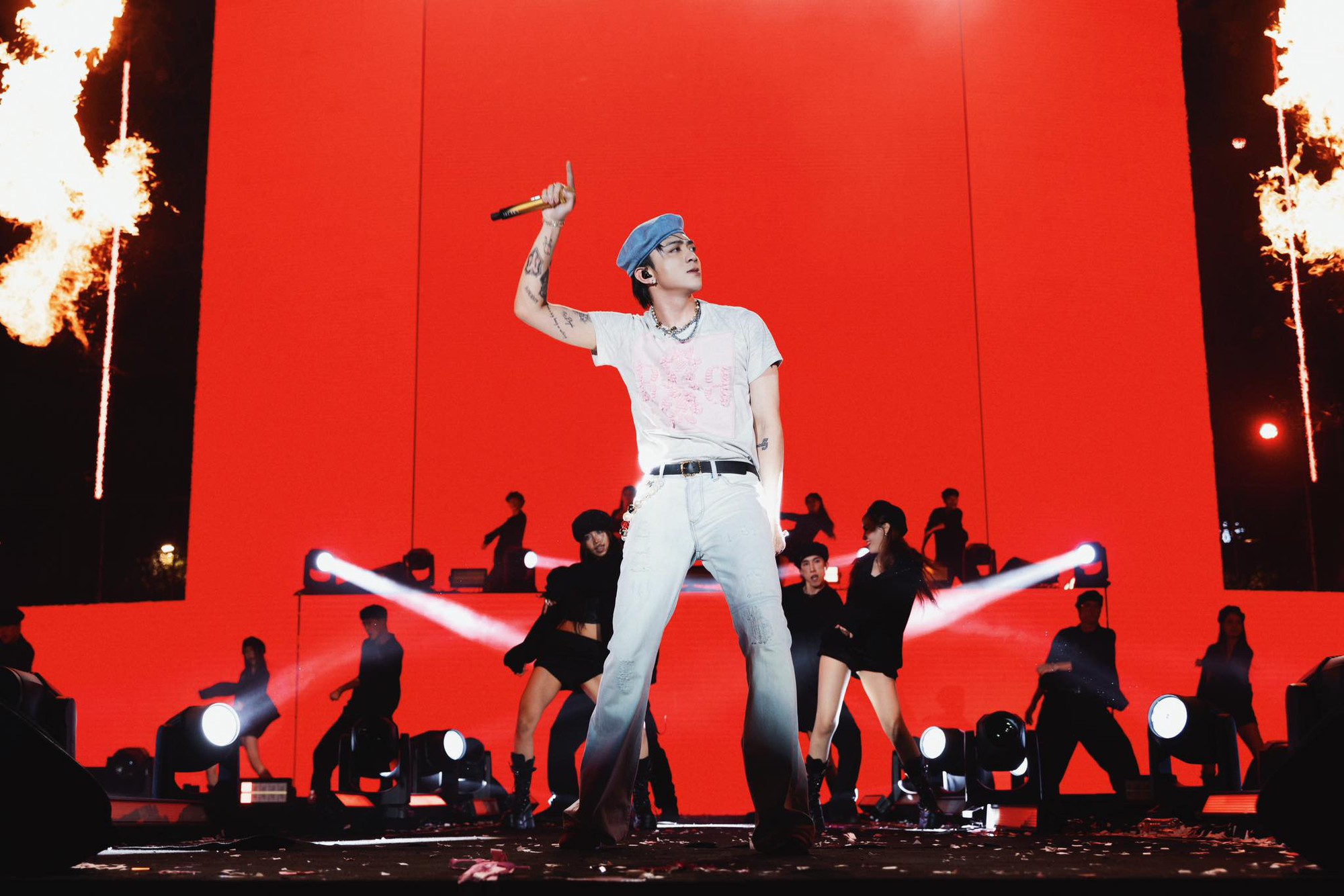 8 concert tái định hình nhạc Việt 2025: Anh Trai - Em Xinh cạnh tranh gắt, nhưng Top 1 đang thuộc về “Hoàng tử”- Ảnh 1. 8 concert tái định hình nhạc Việt 2025: Anh Trai - Em Xinh cạnh tranh gắt, nhưng Top 1 đang thuộc về “Hoàng tử”- Ảnh 1.