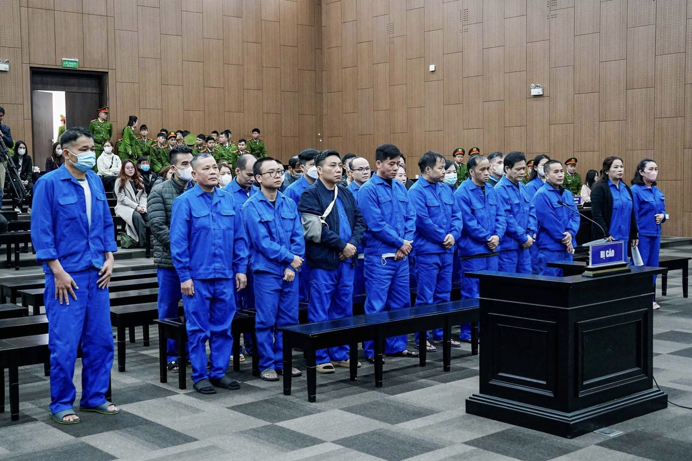 Cựu chánh án tìm cách "chạy án" giúp vợ là thẩm phán- Ảnh 1. Cựu chánh án tìm cách "chạy án" giúp vợ là thẩm phán- Ảnh 1.