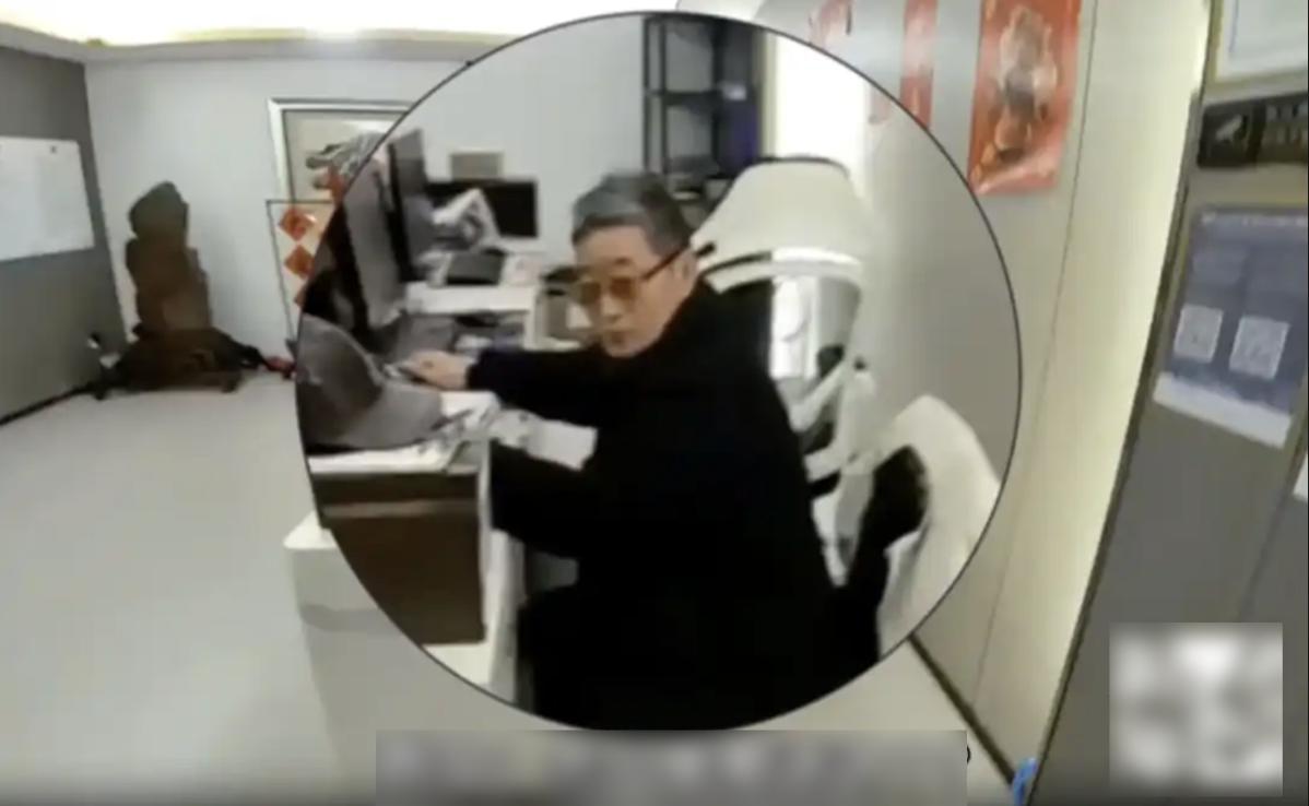 Đặt đồ ăn nhưng người giao h&agrave;ng tới l&agrave; cảnh s&aacute;t, vị kh&aacute;ch th&oacute;t tim khi nghe sự thật về anh shipper- Ảnh 1.