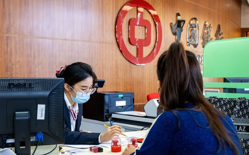 Khoản vay bị từ chối d&ugrave; thu nhập 400 triệu/th&aacute;ng, c&ocirc; vợ chết lặng ph&aacute;t hiện qu&aacute; khứ của chồng- Ảnh 1.