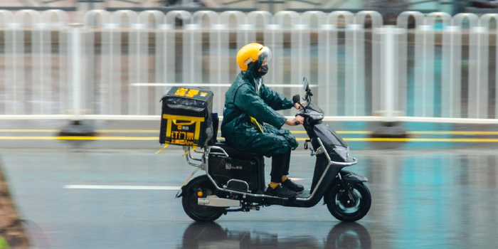 Lời kêu cứu từ các bác sĩ, sáng mặc áo blouse, tối làm shipper: "Nếu không tìm cách kiếm thêm, chúng tôi không có gì để ăn"- Ảnh 1. Lời kêu cứu từ các bác sĩ, sáng mặc áo blouse, tối làm shipper: "Nếu không tìm cách kiếm thêm, chúng tôi không có gì để ăn"- Ảnh 1.