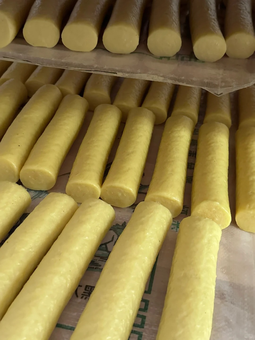 M&oacute;n b&aacute;nh "Vượng Ni&ecirc;n" v&agrave;ng ươm như thỏi v&agrave;ng, b&iacute; mật nằm ở thứ nước tro thần th&aacute;nh của c&aacute;c cụ ng&agrave;y xưa- Ảnh 7.