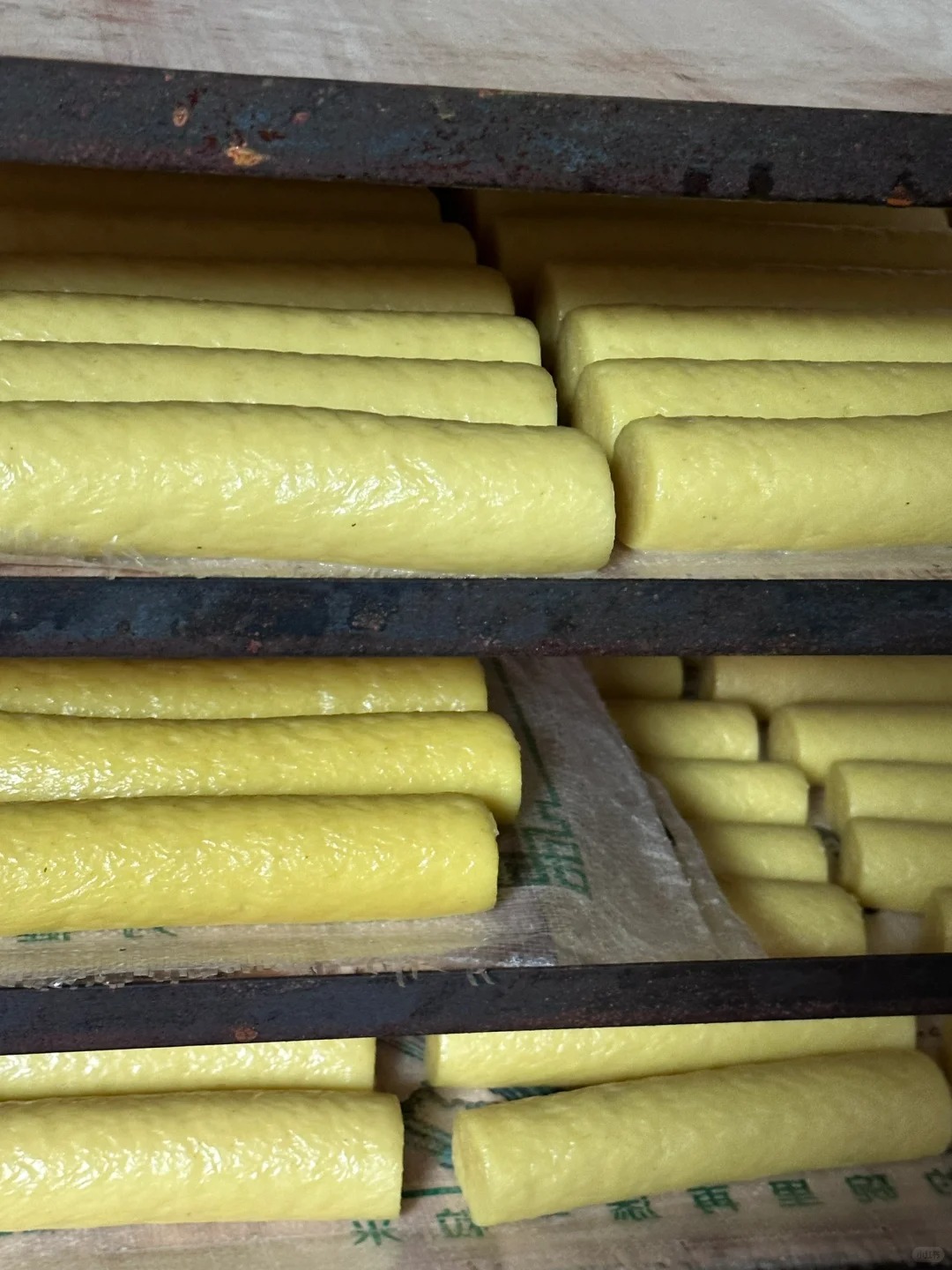 M&oacute;n b&aacute;nh "Vượng Ni&ecirc;n" v&agrave;ng ươm như thỏi v&agrave;ng, b&iacute; mật nằm ở thứ nước tro thần th&aacute;nh của c&aacute;c cụ ng&agrave;y xưa- Ảnh 6.