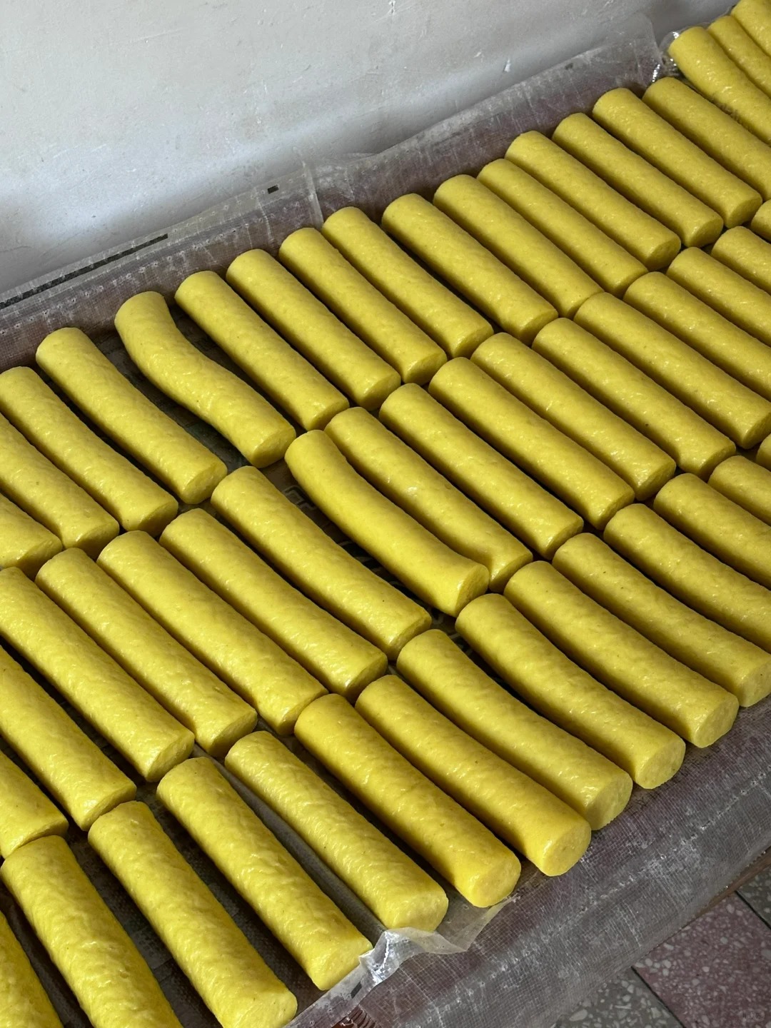 M&oacute;n b&aacute;nh "Vượng Ni&ecirc;n" v&agrave;ng ươm như thỏi v&agrave;ng, b&iacute; mật nằm ở thứ nước tro thần th&aacute;nh của c&aacute;c cụ ng&agrave;y xưa- Ảnh 3.