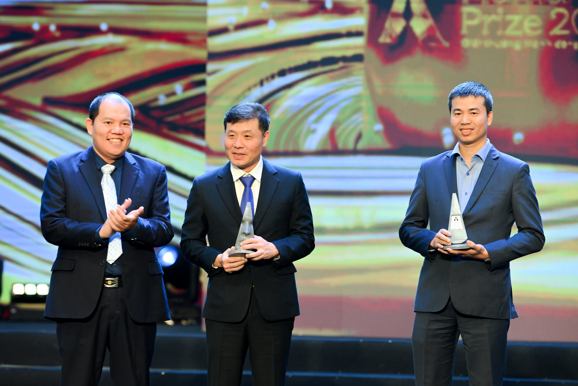 5 dự án được vinh danh tại hạng mục cao quý Giải thưởng năm - Giải thưởng Hành động vì cộng đồng 2025- Ảnh 6. 5 dự án được vinh danh tại hạng mục cao quý Giải thưởng năm - Giải thưởng Hành động vì cộng đồng 2025- Ảnh 6.