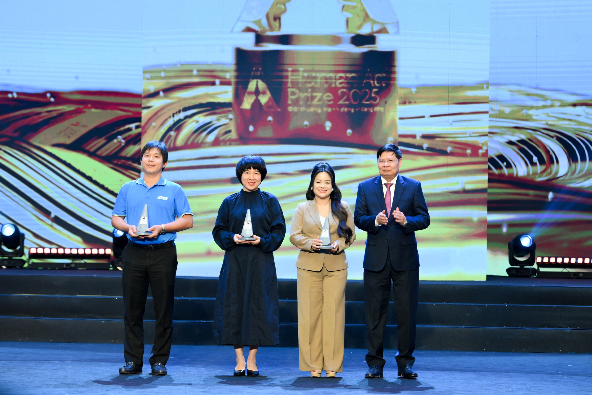 5 dự án được vinh danh tại hạng mục cao quý Giải thưởng năm - Giải thưởng Hành động vì cộng đồng 2025- Ảnh 5. 5 dự án được vinh danh tại hạng mục cao quý Giải thưởng năm - Giải thưởng Hành động vì cộng đồng 2025- Ảnh 5.