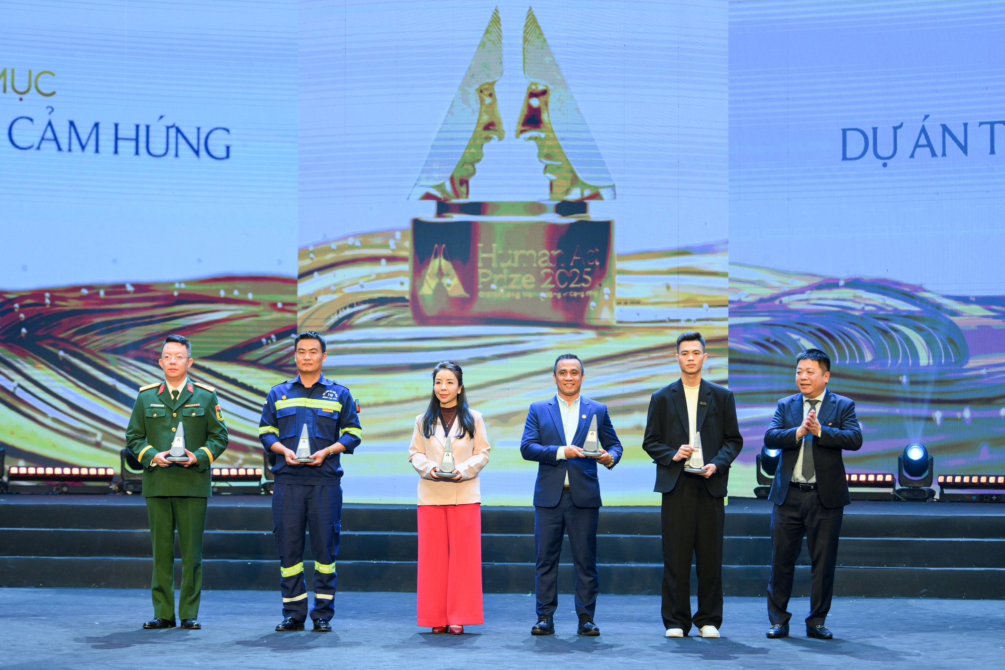 5 dự án được vinh danh tại hạng mục cao quý Giải thưởng năm - Giải thưởng Hành động vì cộng đồng 2025- Ảnh 4. 5 dự án được vinh danh tại hạng mục cao quý Giải thưởng năm - Giải thưởng Hành động vì cộng đồng 2025- Ảnh 4.