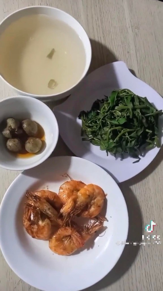 C&aacute;ch gi&uacute;p việc ti&ecirc;u 1 triệu/th&aacute;ng cho 4 người ăn g&acirc;y sốt: Mua 30kg gạo v&agrave; nguy&ecirc;n tắc mỗi bữa chỉ 1 m&oacute;n- Ảnh 5.