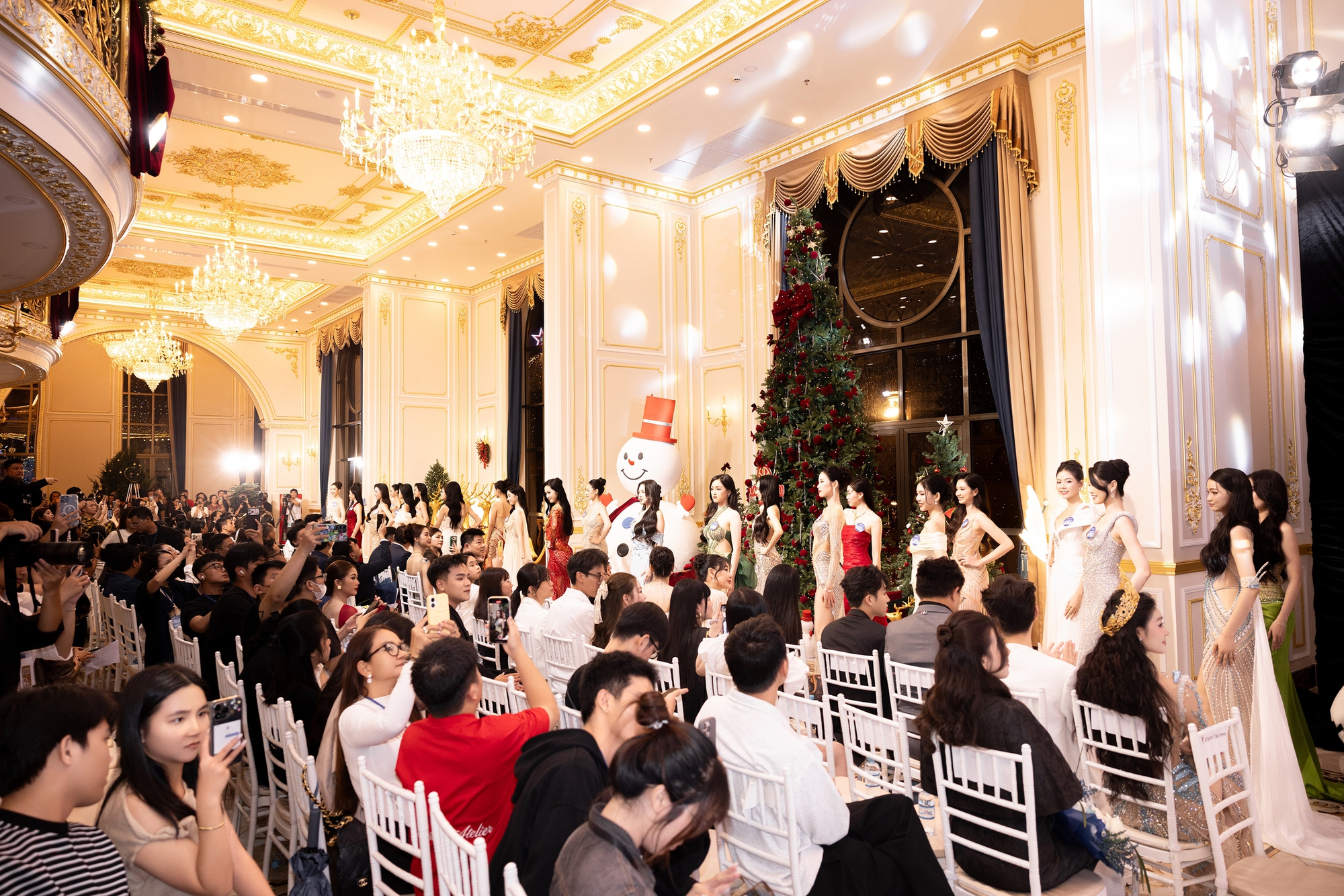 Không ngại đứng cạnh Á vương thế giới, MC Trọng Hiền ngày càng thăng hạng phong độ- Ảnh 1. Không ngại đứng cạnh Á vương thế giới, MC Trọng Hiền ngày càng thăng hạng phong độ- Ảnh 1.