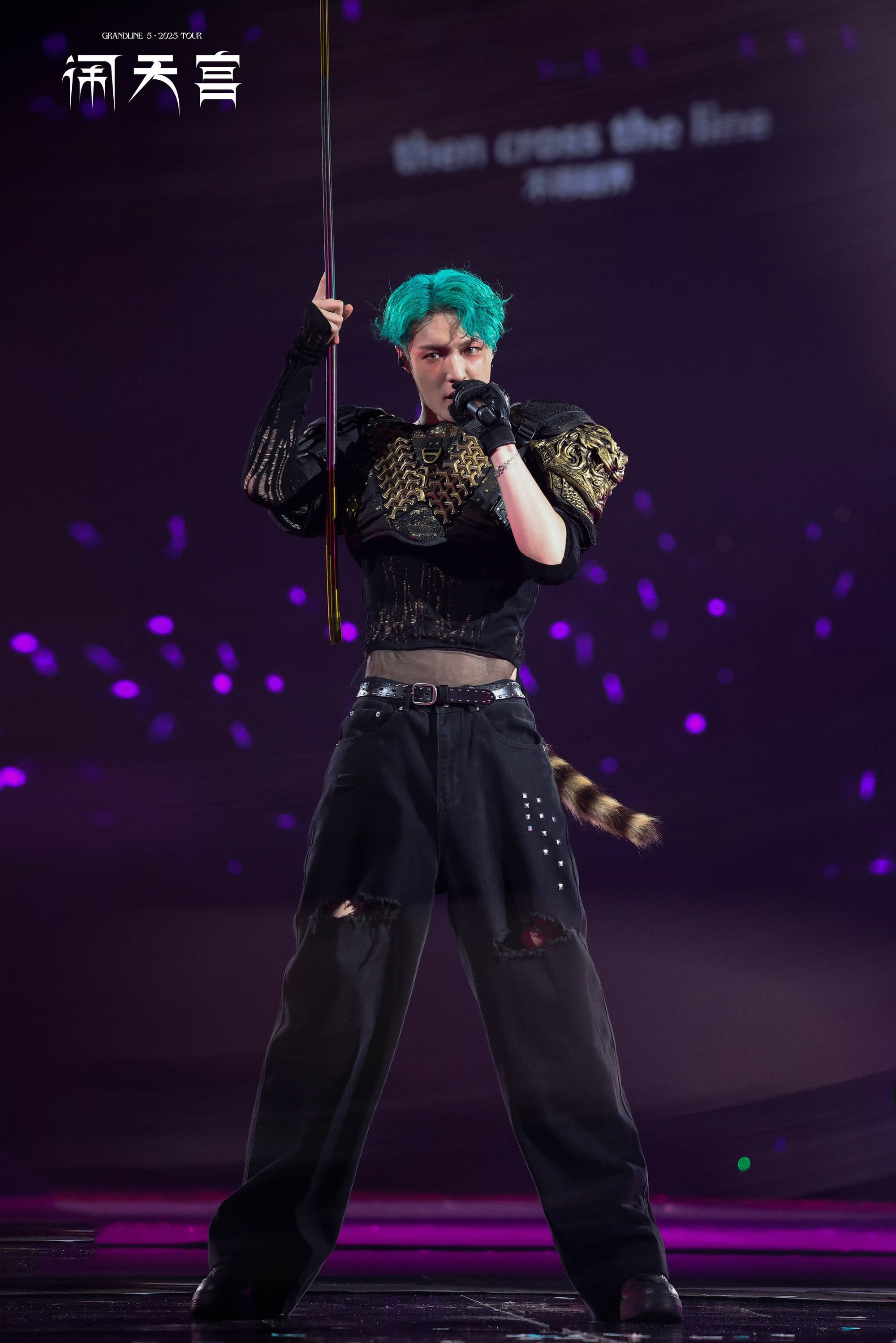 Ca sĩ được coi như báu vật, từng tổ chức concert ở SVĐ Quốc gia nay bị ghẻ lạnh, gạt khỏi nhóm?- Ảnh 4. Ca sĩ được coi như báu vật, từng tổ chức concert ở SVĐ Quốc gia nay bị ghẻ lạnh, gạt khỏi nhóm?- Ảnh 4.